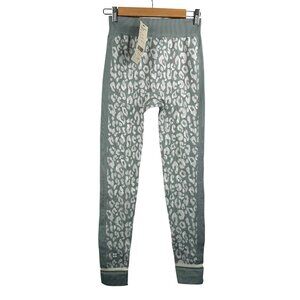 Sweaty‎ betty blue Leopard Jacquard Base layer legging sz M